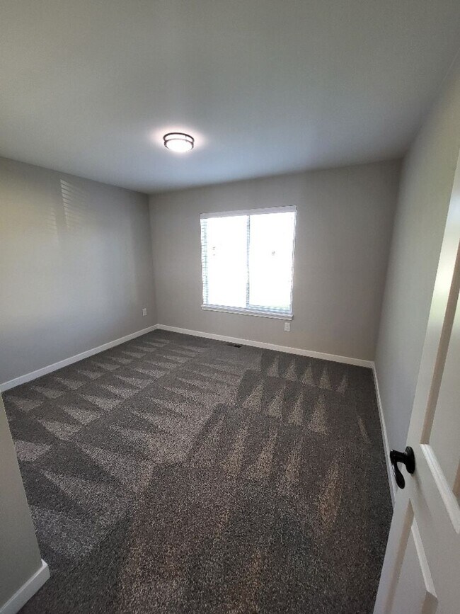 Building Photo - STATUS: AVAILABLE  | $2100.00 a month + $1...