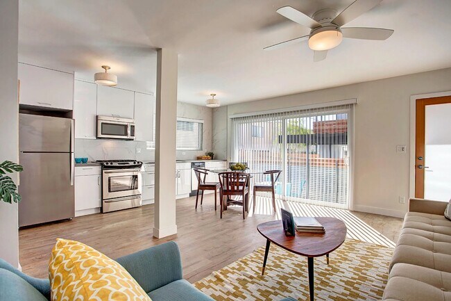 Interior Photo - 1543 Stanford St