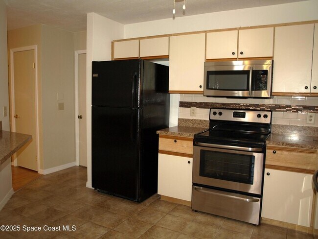 Building Photo - 831 Greenwood Manor Cir