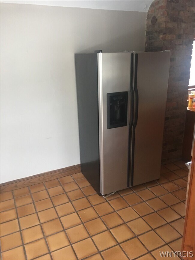 Building Photo - 419 Richmond Ave