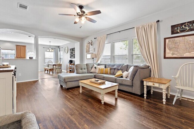Building Photo - Open Floorpan is Move in Ready just for yo...
