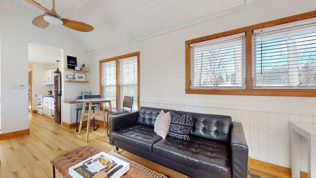 Building Photo - Adorable 3 Bedroom House near NCSU - Available August 1st!