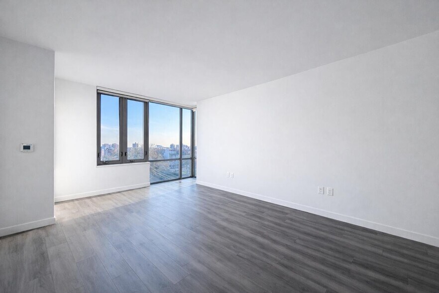 Building Photo - 1524 Sheepshead Bay Rd