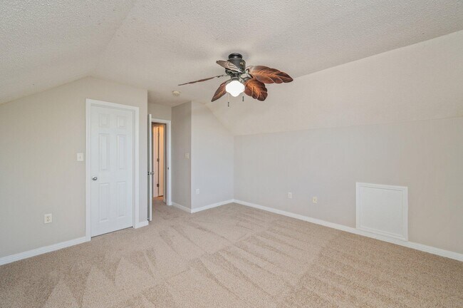Building Photo - 546 Tikell Dr
