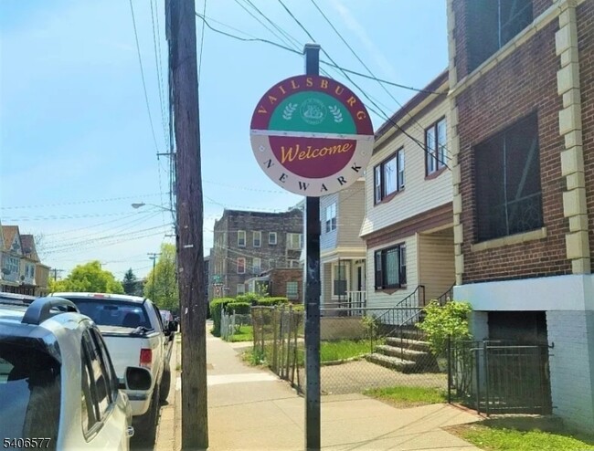 Building Photo - 367 Sanford Ave