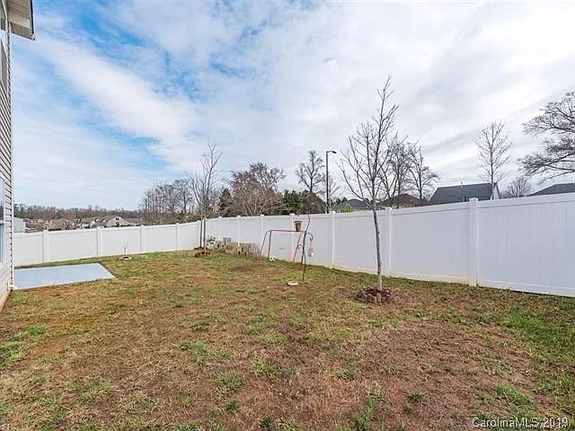 Building Photo - 646 Dewey Ct