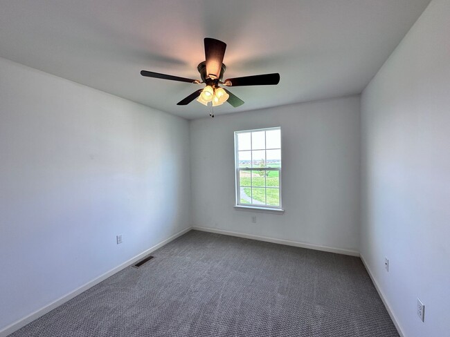 Building Photo - Charming 3 Bedroom Townhome in Palmyra