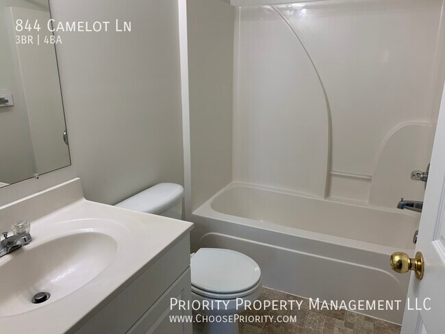 Building Photo - 844 Camelot Ln