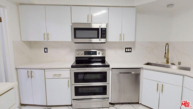 Building Photo - 14335 Huston St