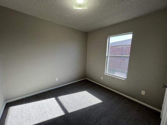 Building Photo - 4115 Mustang Dr
