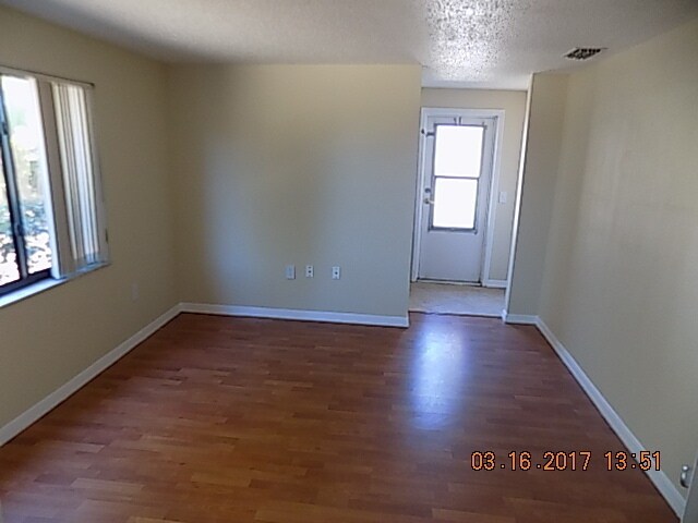 Building Photo - Exceptional 3/2/1 Home in Hudson