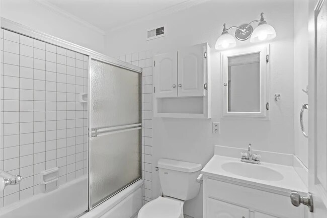 Building Photo - 558 Walnut Dr
