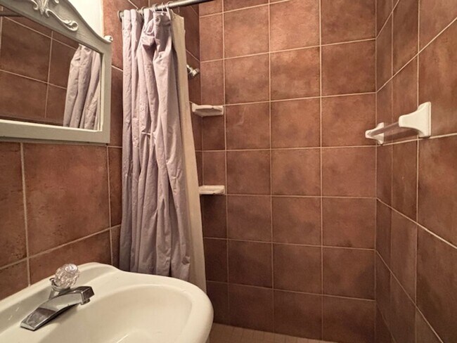Building Photo - Available NOW! Gorgeous 3BR/2 BA Unit in Hastings!