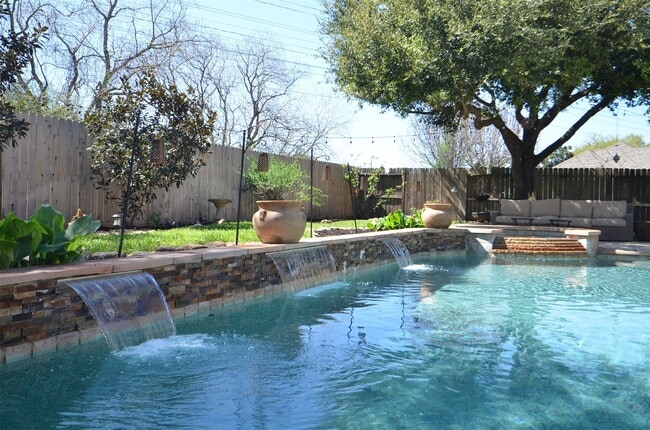 Building Photo - 1310 Wildwood Ln