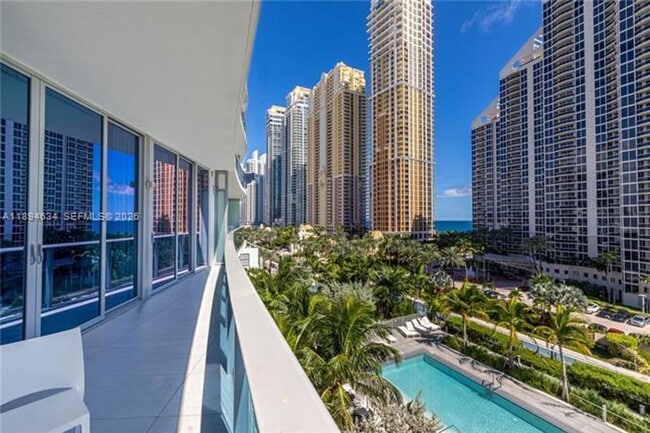 Building Photo - 17550 Collins Ave
