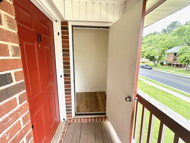 Building Photo - 4425 Bonnell Dr NW