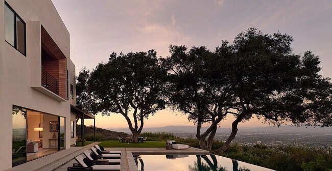 Building Photo - 13331 Mulholland Dr