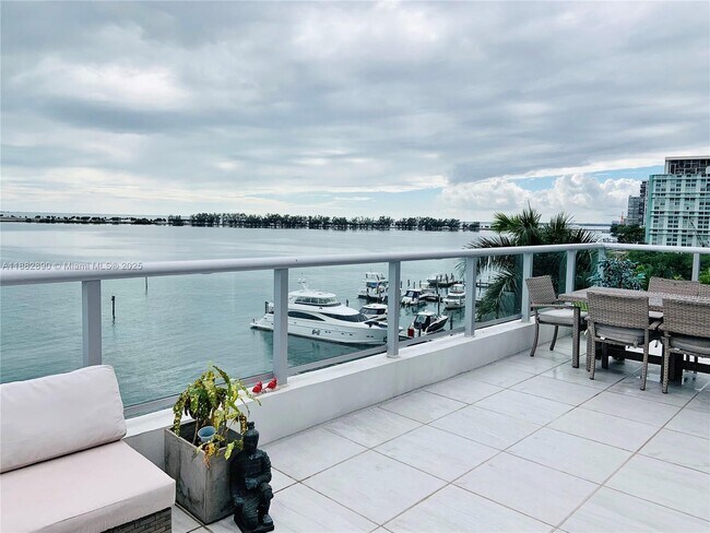 Building Photo - 1541 Brickell Ave