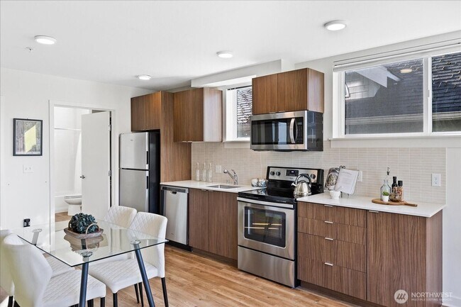 Building Photo - 4422 Woodlawn Ave N