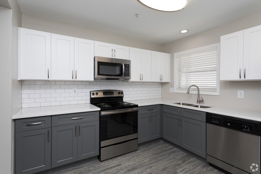 Manchester at Mansell 401 Huntington Dr Roswell GA 30076 Apartment