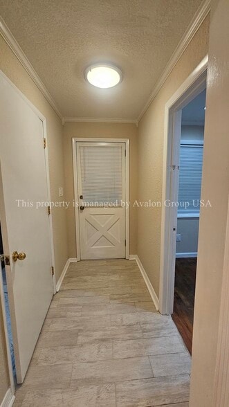 Building Photo - 2052 Lake Weir Ave