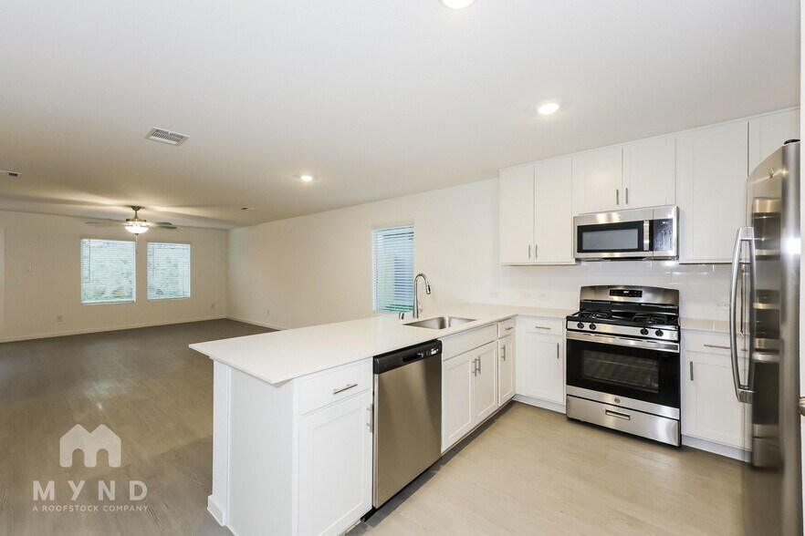 Building Photo - 2744 Ctr Crk Ln