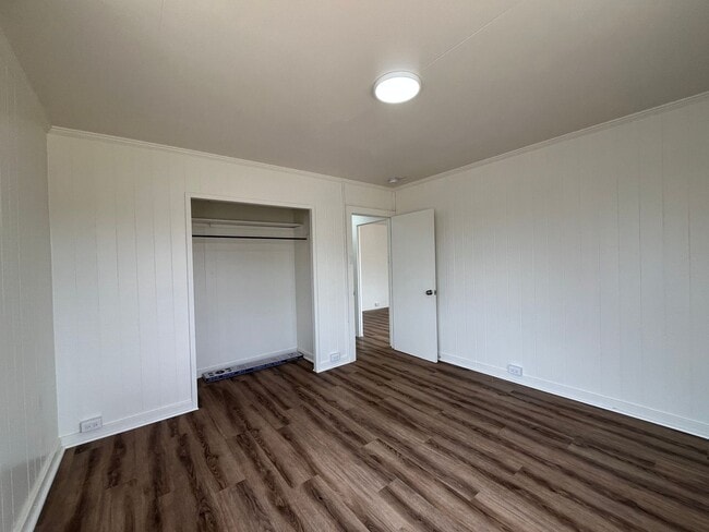 Building Photo - T1239ach (REOM)