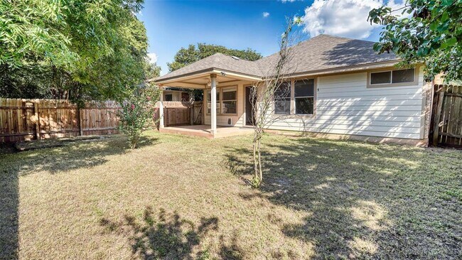 Building Photo - 711 House Creek Dr