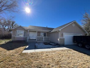 Building Photo - Beautifully Remodeled 4 Bed / 2 Bath Home in Stansbury Park