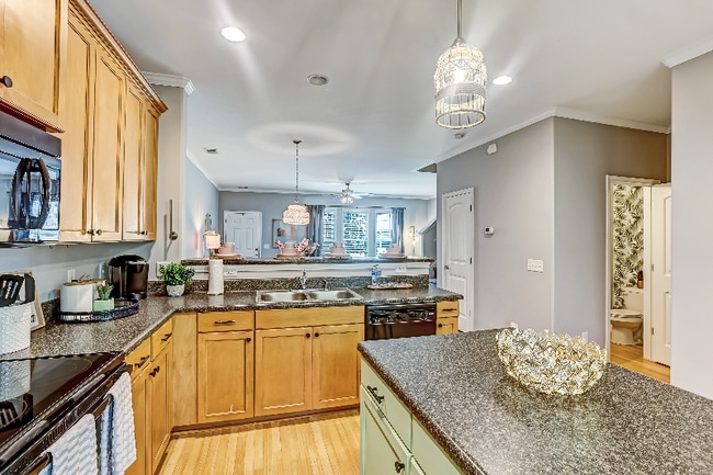 Building Photo - 125 Acapella Ave