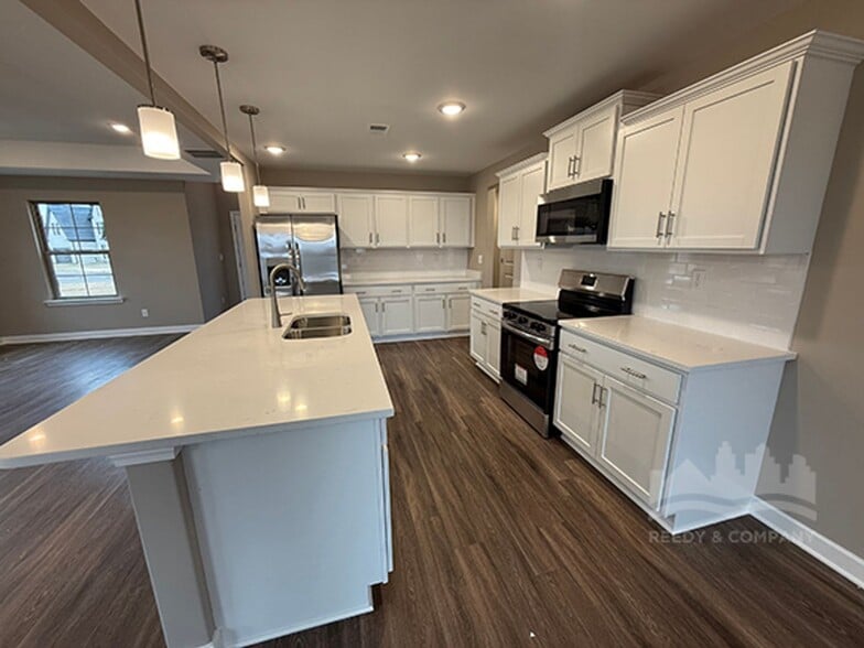 Building Photo - 581 Tucker View Dr