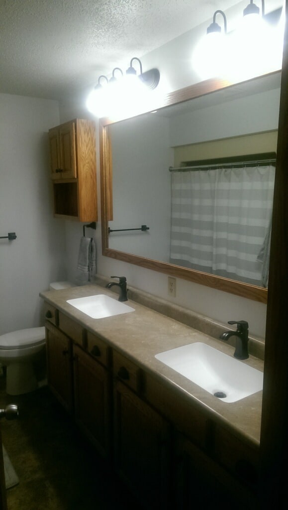 Main bath - 1305 Mink Rd