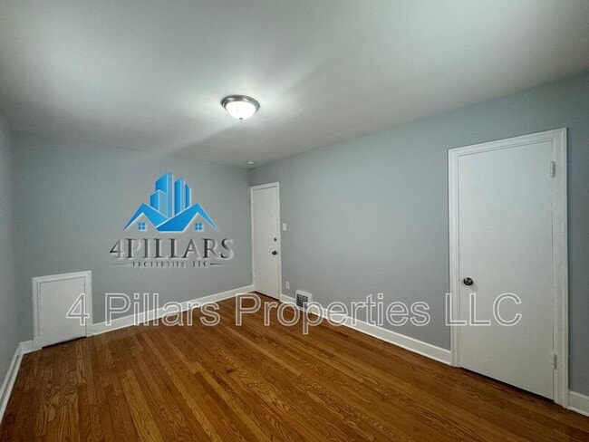 Building Photo - 1715 Parkview Ave