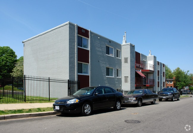 Primary Photo - 2301 Pitts Pl SE