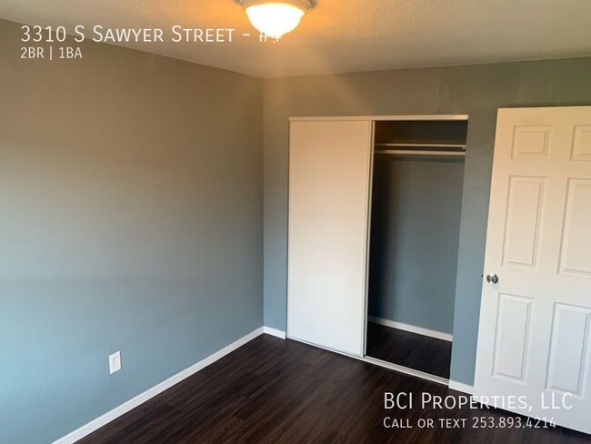 Building Photo - Beautiful remodeled 2 bedroom apartment co...