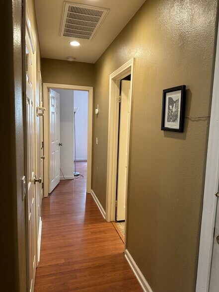 Building Photo - 664 Seaward Ave