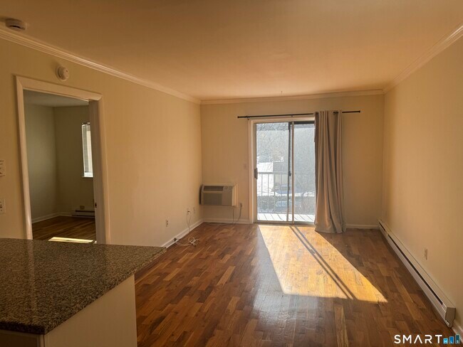 Building Photo - 155 Short Beach Rd