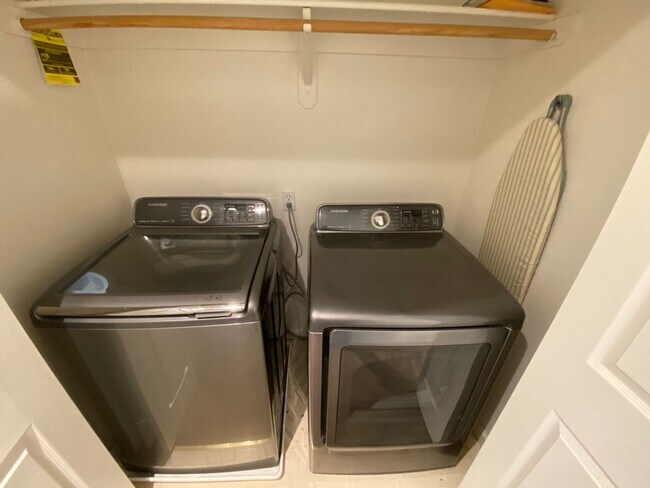 Building Photo - North Valley - 3 Bed 2 Bath - Near Water P...