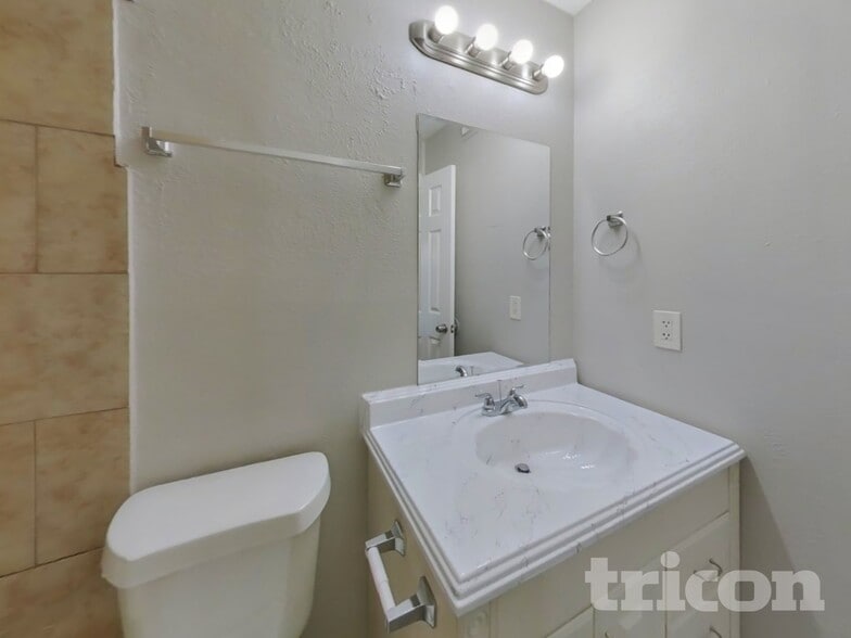 Building Photo - 623 Walston Ln