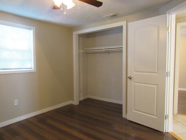 Building Photo - 3 BEDROOM 1 BATH HOME - NEW PORT RICHEY FL