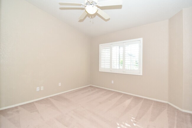 Building Photo - 8406 E Lorenzo Ln