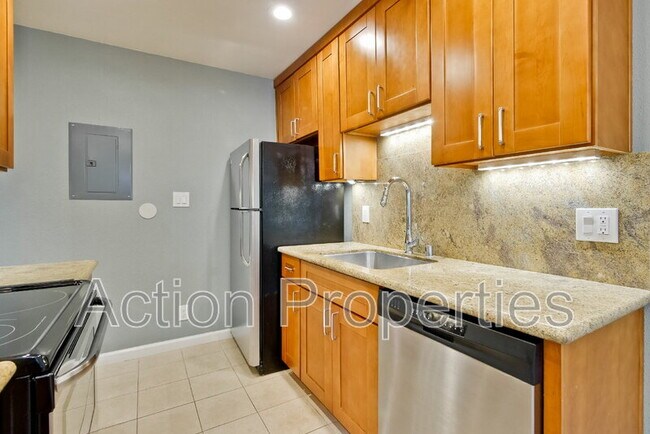 Building Photo - 505 Cypress Point Dr