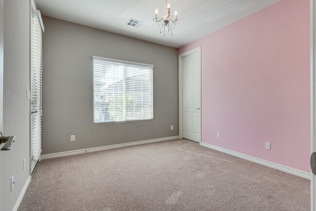 Building Photo - Stunning Summerlin Rental on Private Cul-d...
