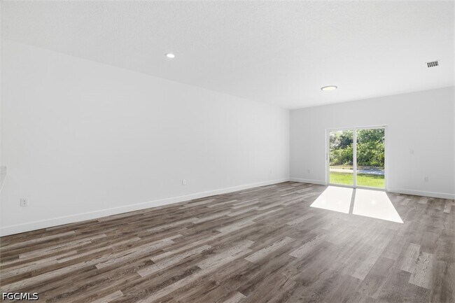 Building Photo - 10087 Amicola St