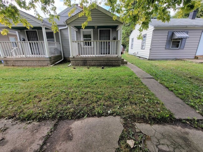Building Photo - 1514 N Chester Ave
