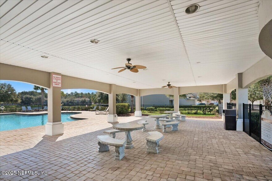 Building Photo - 230 Scrub Jay Dr