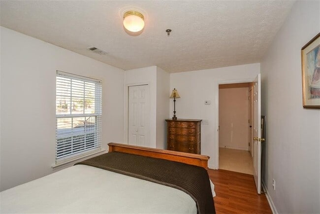 Building Photo - 102 Weatherstone Square Dr