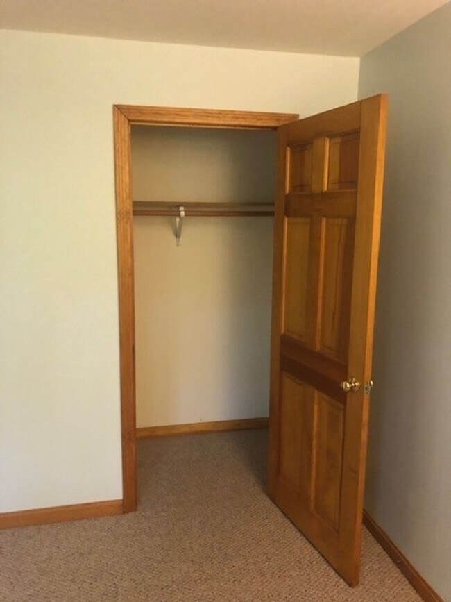 Building Photo - Spacious 2BR/1BA Condo Available Now!! - Great Residential Location!