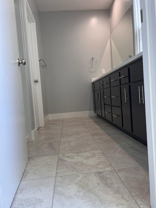 Building Photo - 1010 Mud Pie Ln