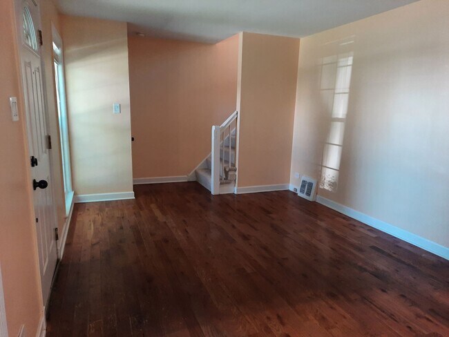 Building Photo - 3Br/2Bath House in Evanston $3,600/m